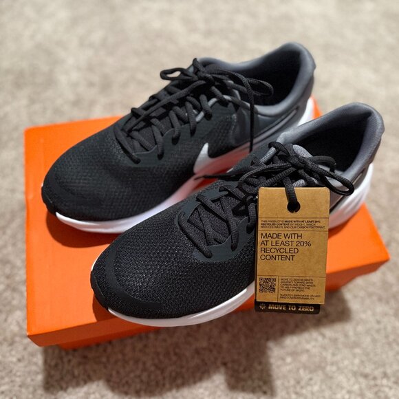 Men's Nike Revolution 7 Road Running Shoes Black White Size 10, 10.5 New Box - Picture 1 of 5